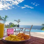 Villa Mozzafiato Private Resort With Full Staff And Heated Pool