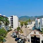 Best Location! Apartment W/ Pool