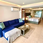 Harbor3008A Spectacular Beachfront Condo By Moikkarentals