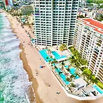 Harbor3008A Spectacular Beachfront Condo By Moikkarentals
