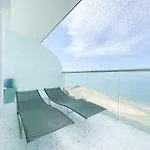 Luxury Condo Peninsula