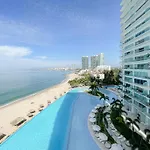 Luxury Condo Peninsula