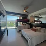Luxury Condo Peninsula