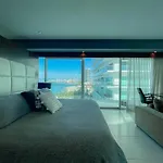 Luxury Condo Peninsula