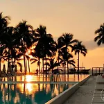 New Beachfront Pool Games 3 Hot Tubs Gym Spa