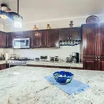 Ocean View 2Br Condo-Balcony-Beach-Pool