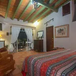 Casa Romance Escondido
