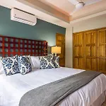 Condo Playa Conchas Chinas