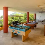 Oceanfront 15 Bedroom Villa For 28 Guests