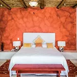 Oceanfront 15 Bedroom Villa For 28 Guests