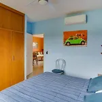 2 Bedroom Condo With Pool Only 15 Min To Marina & Beach