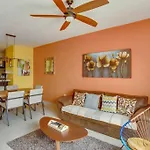 2 Bedroom Condo With Pool Only 15 Min To Marina & Beach