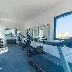 Stylish Condo With Rooftop Pool & Modern Amenities