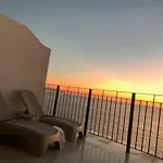 Ogovallarta, 2 Bedroom Beachfront With Double Balcony, Office, Bbq