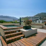 Walk To Everything, Modern Condo With 2 Bathrooms, Pool, Gym, Bbq