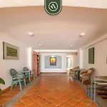 Amazing 2 Bedroom Condo Overlooking The Pool - Romantic Zone