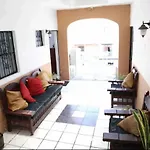 07 Habitacion Independiente En Zona Romantica A Solo 3 Cuadras De La Playa