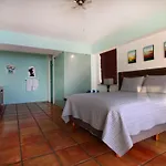 Modern Beachfront - Casa Caballito Del Mar