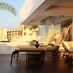 Modern Beachfront - Casa Caballito Del Mar