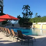 Condo Venetian Pv