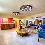 Vista Corona Luxury Condominiums