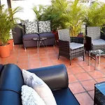 Vela Lounge & Hostel Pv - Male Only