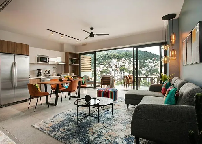 Oasis Studio - Puerto Vallarta Downtown Malecon, With City, Ocean & Mountain Views