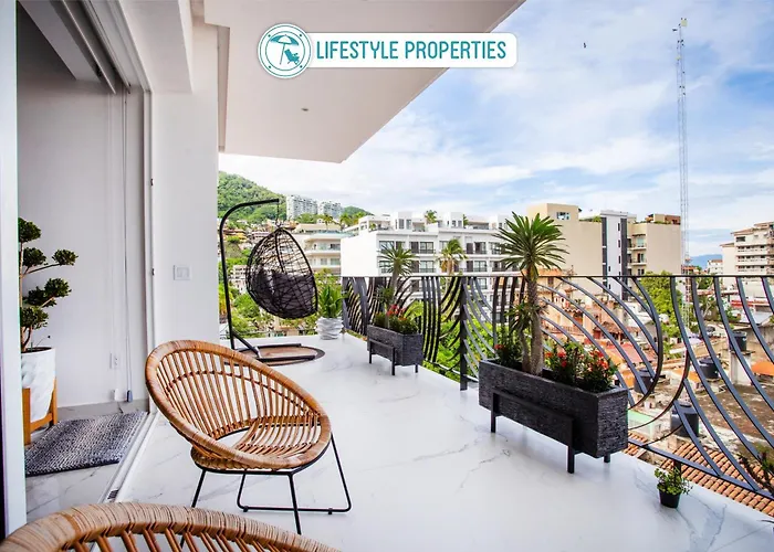 Lounge On Big Balcony, Pool And Gym