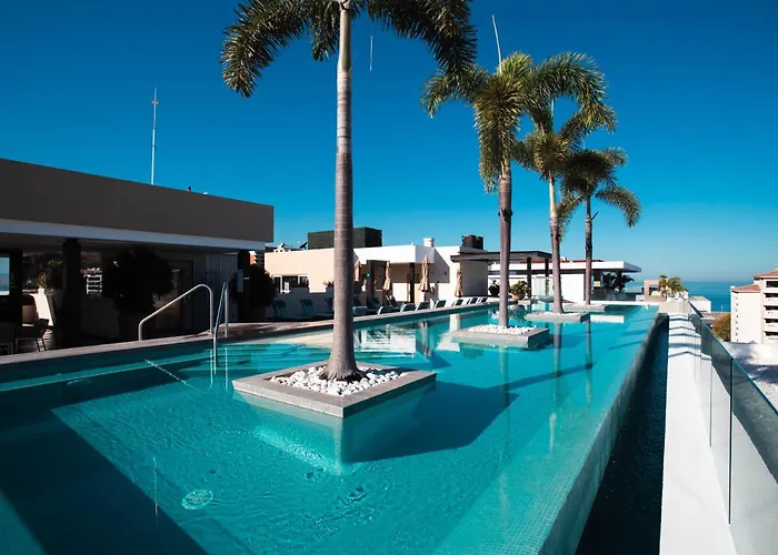 Classic Condo With Mtn View, Top Location, Pool, Gym