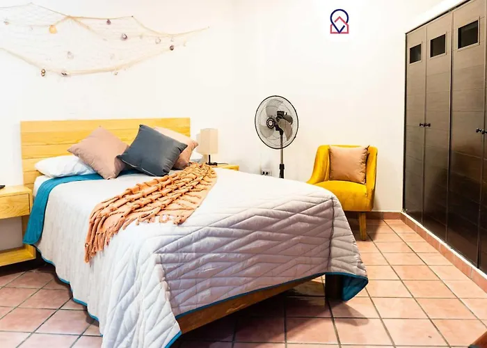 Spacious Room With Ensuite And Work Desk