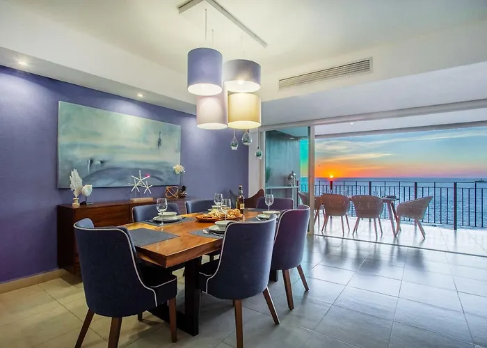 Luxurious, Beachfront 2Bed/2 Bath Condo With Designer Finishes