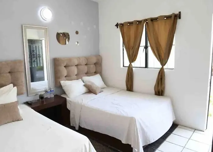 09 Habitacion Independiente En Zona Romantica A Solo 3 Cuadras De La Playa