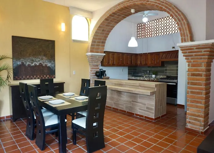 Beautiful Local Apartment With Ocean View & Rooftop Terrace
