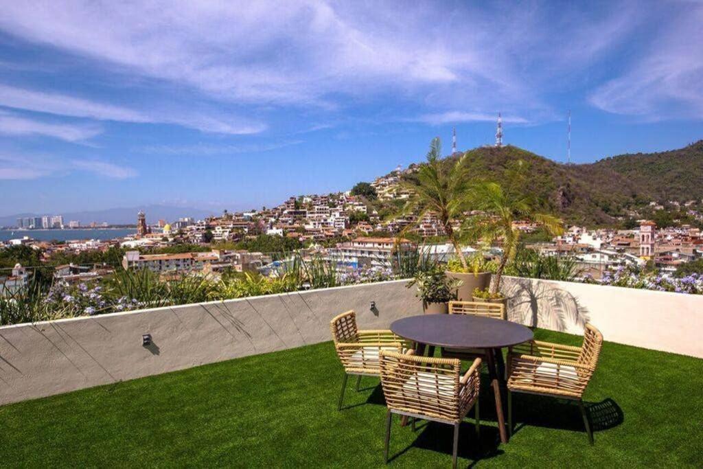 Zenith 601, Zona Romantica, 2 Balconies With Incredible Views, Rooftop Pool * Puerto Vallarta