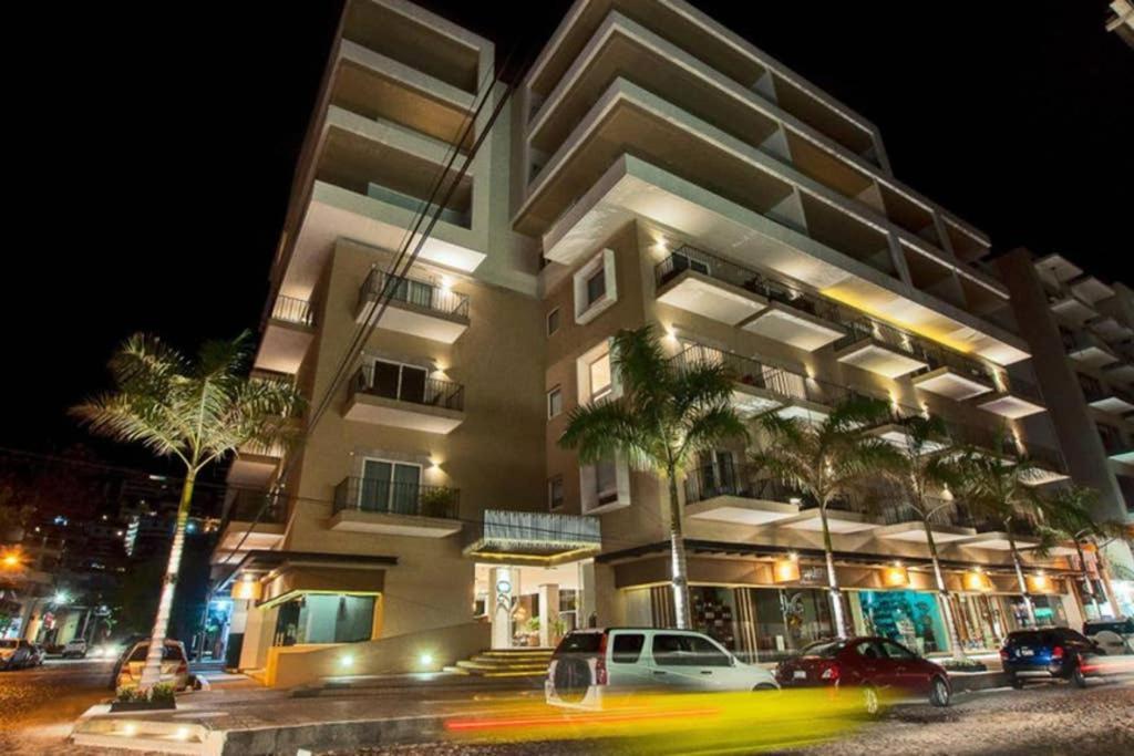 Zenith 601, Zona Romantica, 2 Balconies With Incredible Views, Rooftop Pool * Puerto Vallarta