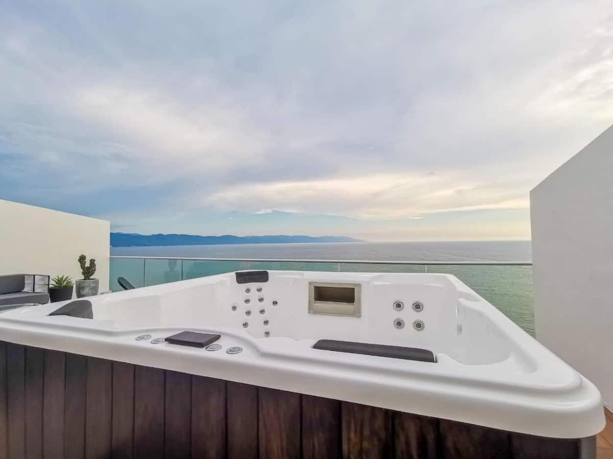 Apartment Icon Vallarta- Ph Rooftop With Jacuzzi!