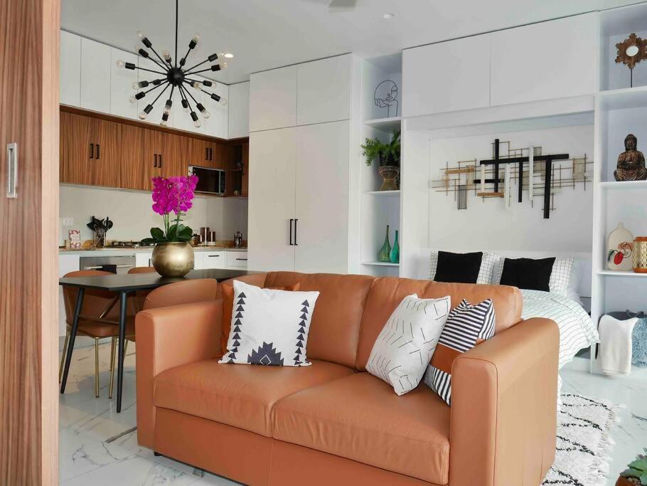 Modern 1 Bedroom *