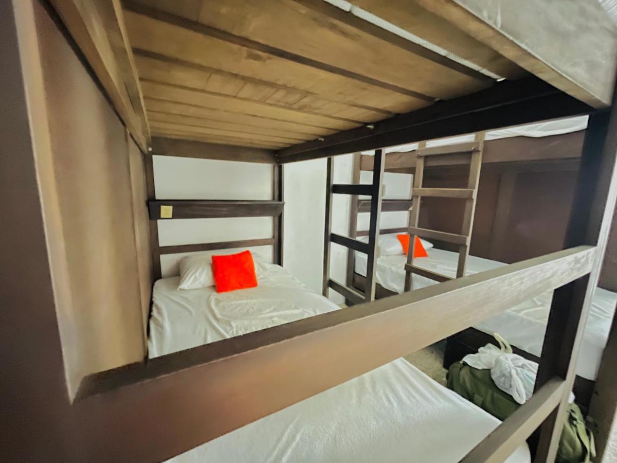 Hostel Muertos