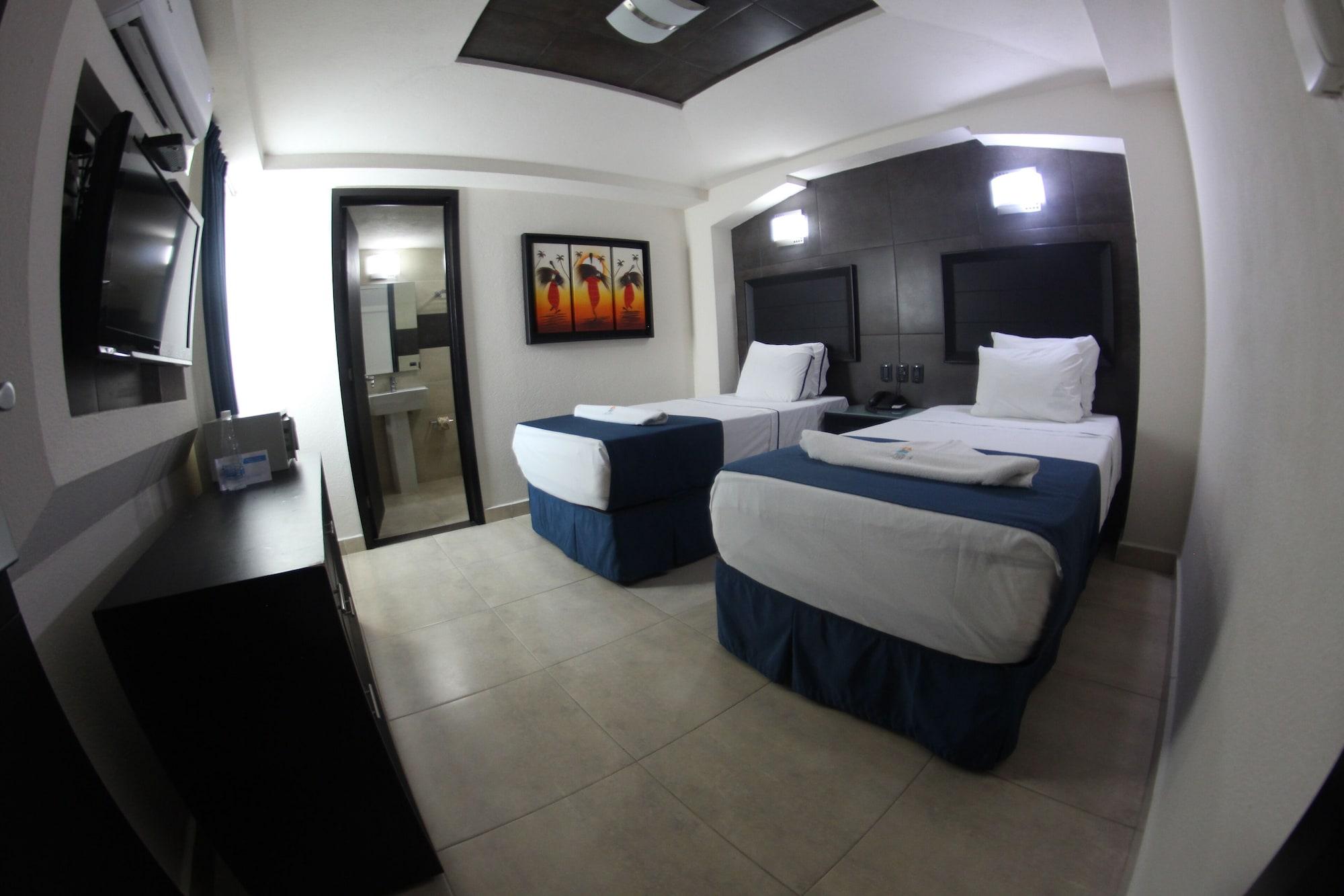 Hotel Portonovo Plaza Malecon 3*