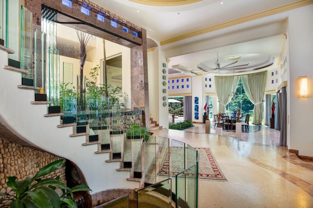 Armonia Luxury Boutique Hotel 5*