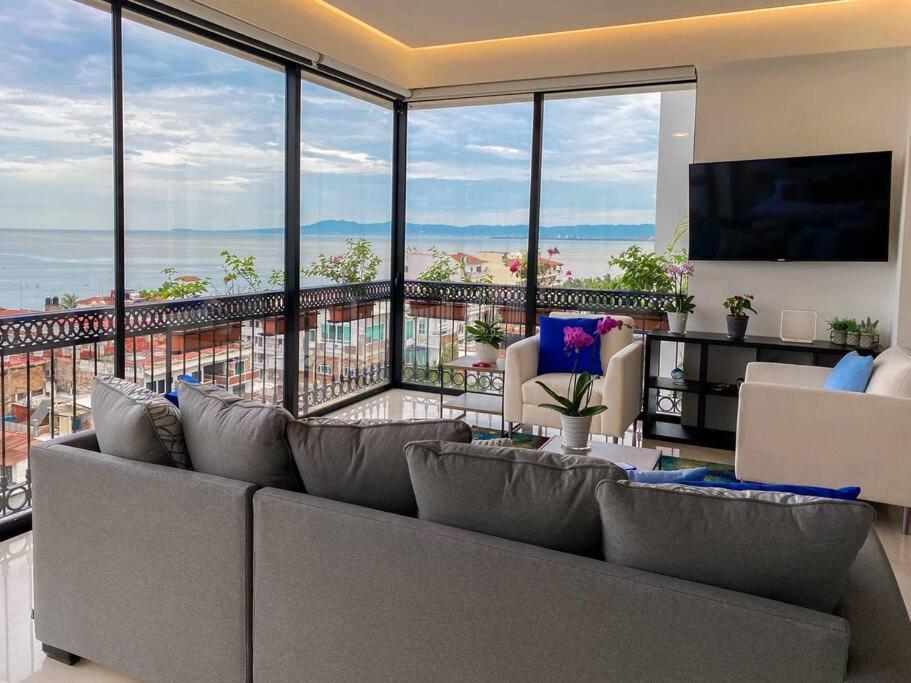 Luxury Oceanview Modern Apartment *