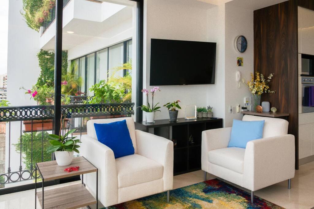 Luxury Oceanview Modern Apartment *