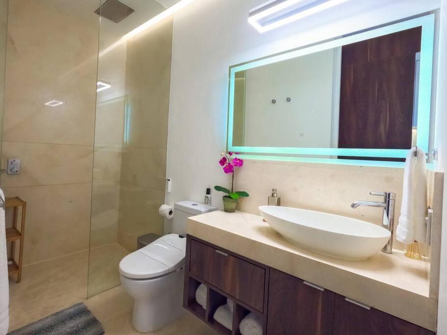 Luxury Oceanview Modern Apartment *
