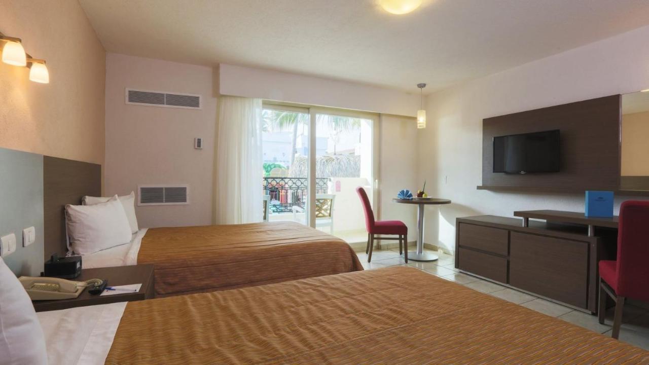 Crown Paradise Club Resort 4*