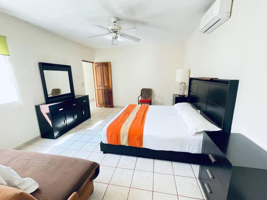 Casa Cerca Del Mar! 4 Con Aire Acondicionado