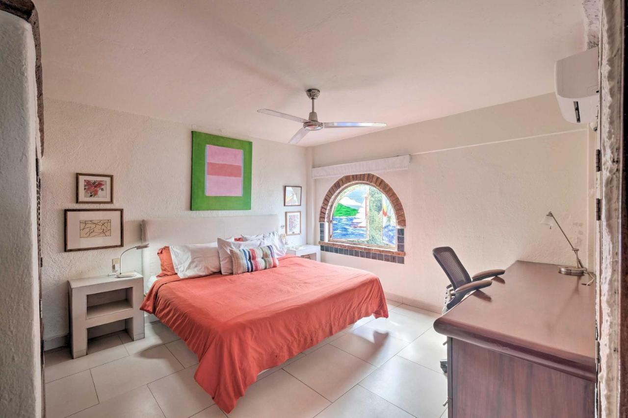 With Pool - Walk To La Playa! Apartment