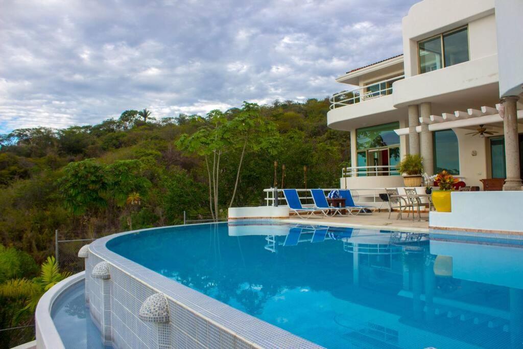 Villa Mozzafiato Private With Full Staff And Heated Pool *