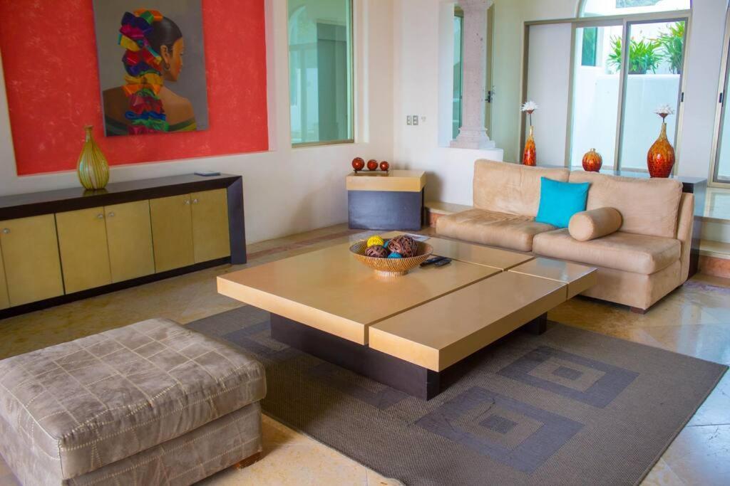 Villa Mozzafiato Private With Full Staff And Heated Pool *