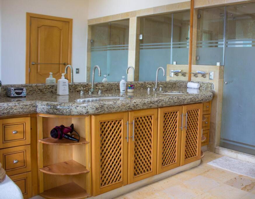 Mozzafiato Private With Full Staff And Heated Pool Villa *