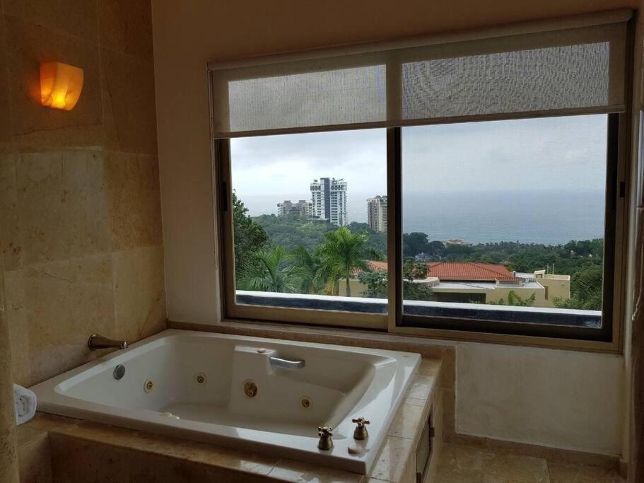 Mozzafiato Private With Full Staff And Heated Pool